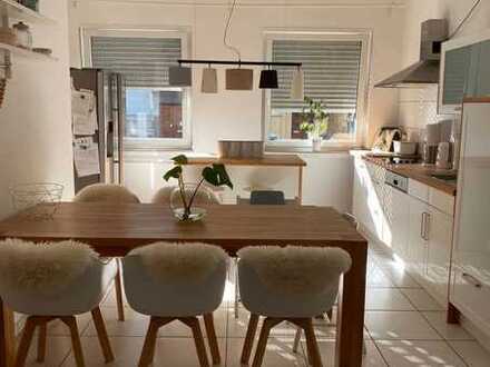Individuelle 3,5-Zimmer-EG-Wohnung + Multifunktionsraum;überdachter Terrasse+Garten
