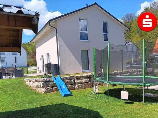 Neuwertiges Eigenheim mit schönem Garten in Etzelwang