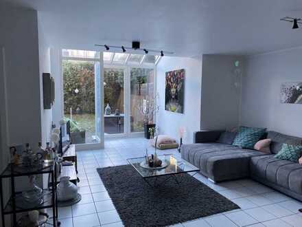 Wie ein kleines Haus - Hochwertige 2-Zi. Maisonette Whg., Wintergarten, Gäste-WC, Terr. u. Garten