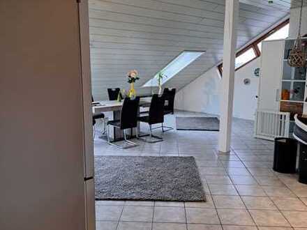 ***große familiengerechte Wohnung mit Balkon***