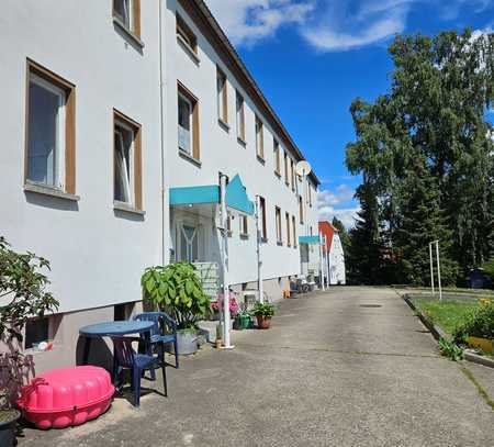 10 Wohnungen und 5 Carport. Kompakte Anlage, zu kleinem Preis.