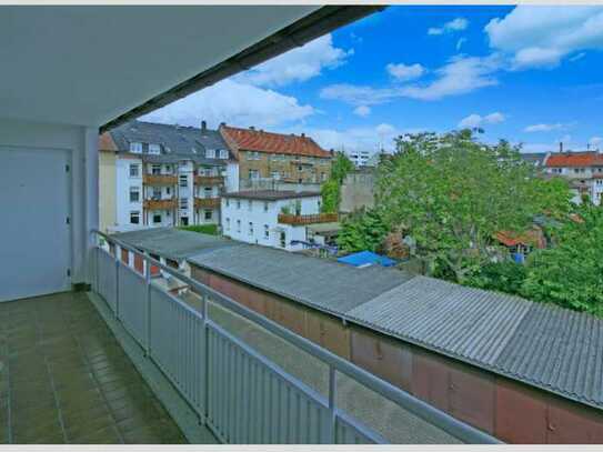Modernisiertes WG ZIMMER mit Balkon und Einbauküche in Karlsruhe