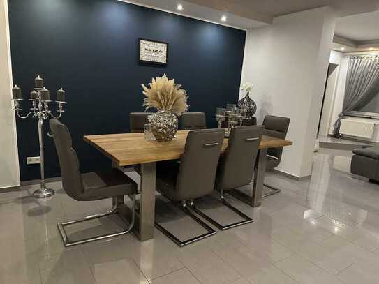Wunderschöne, renovierte 4-Zimmer-Wohnung mit Balkon, Garten und hochwertiger Ausstattung