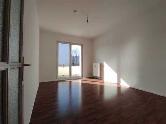 Termin sichern unter 0172-3261193 - Altbauwohnung – 3 Zimmer in Fahrradstraße mit Südbalkon