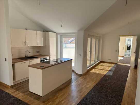 Ihr neues Zuhaus in Moabit! Exklusive Dachgeschosswohnung mit EBK, Parkett und Terrasse!