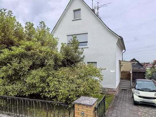 Renovierungsbedürftiges Haus in Traumhafter Lager im Villenviertel mit Hanglage