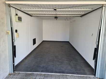 Garage + Stellplatz mit Strom
