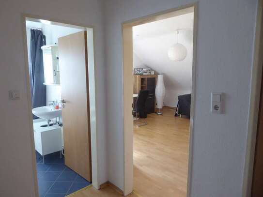 Gemütliche 2 Zimmer, Küche , Bad - Dachwohnung