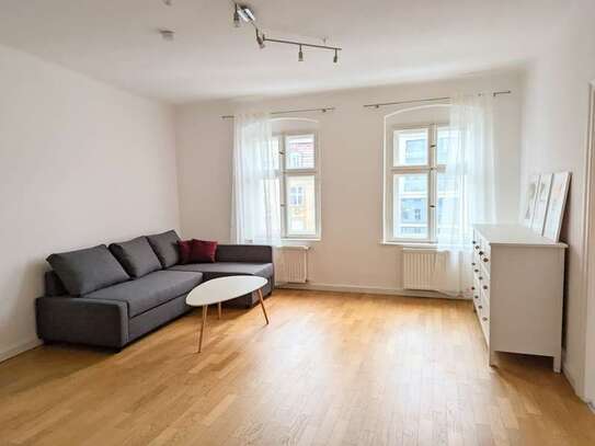 Top Location! Bright Big 2 Room Apartment