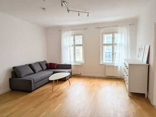 Top Location! Bright Big 2 Room Apartment