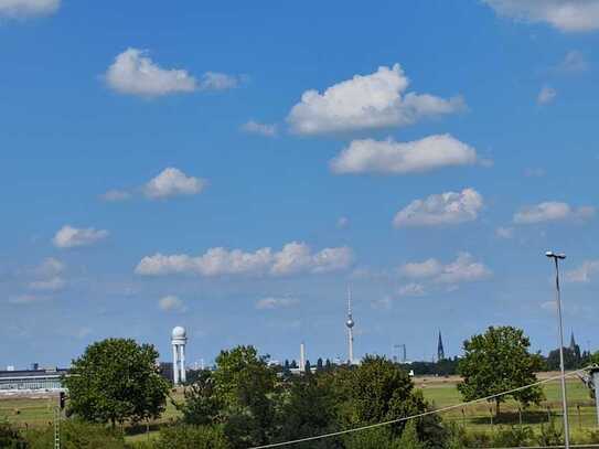 Schöne freie Sicht auf das Tempelhofer Feld ! Vielfältig nutzbar