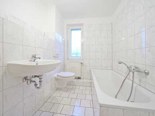 Sehr attraktive 3-RW mit Balkon * separate Küche * Bad mit Wanne * SP * ruhige & grüne Lage * TOP
