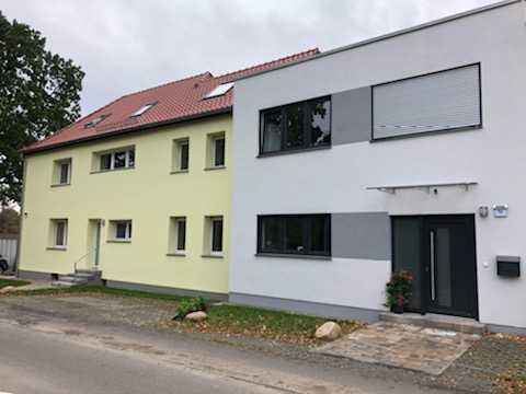 3 Raumwohnung EG mit großer Terasse und eigenem Gartenanteil & PKW Stellplatz