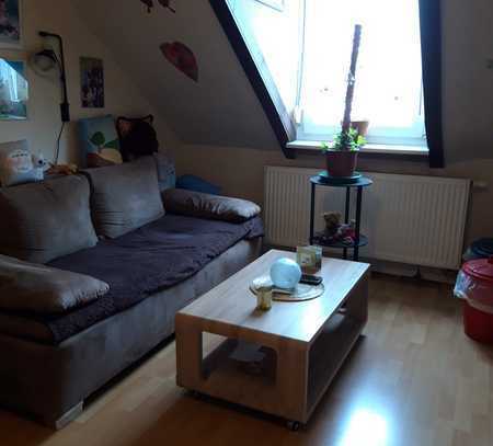 360 € - 20 m² - 1.0 Zi.
Schöne ruhige 1-Zimmer-Wohnung im Dachgeschoss mit Blick ins Grüne.