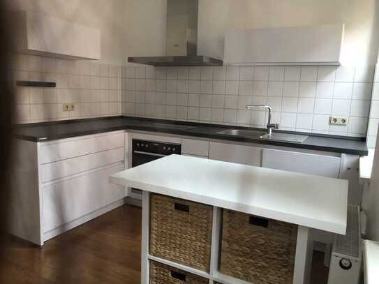 Wunderschöne Altbauwohnung 100qm mit 3 Zimmer & Balkon