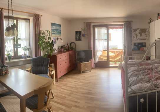 Geräumige, ruhige, helle, möblierte Einzimmerwohnung mit Balkon