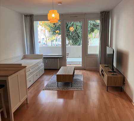 Stilvolle 1-Raum-Wohnung mit Balkon und Einbauküche in München Schwabing-West