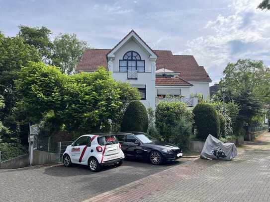 Stilvolle - attraktive 2 Zimmerwohnung mit eigenem Garten