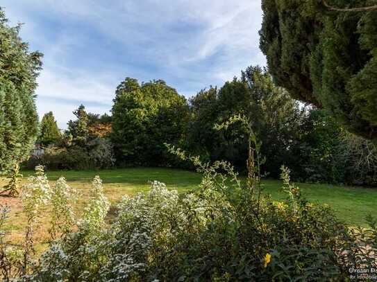 Das Beste aus beiden Welten: Stadtrandlage bei Regensburg und ein großzügiges Gartenparadies für Ihr