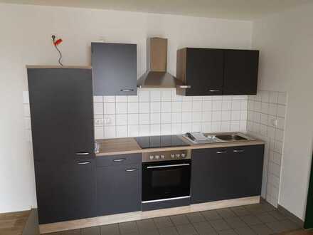 Helle 2-Raum-Dachgeschosswohnung (Einbauküche, Aufzug, ebenerdig) mit Balkon