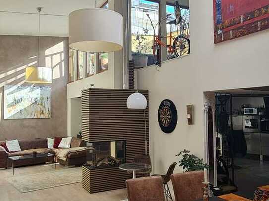 Einmalige, großzügige Innenhof-Loft-Wohnung mit Deckenhöhen bis zu fünf Metern.