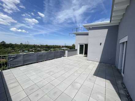 *Traumhafte Penthouse Wohnung mit riesiger Dachterrasse *EBK vorhanden*