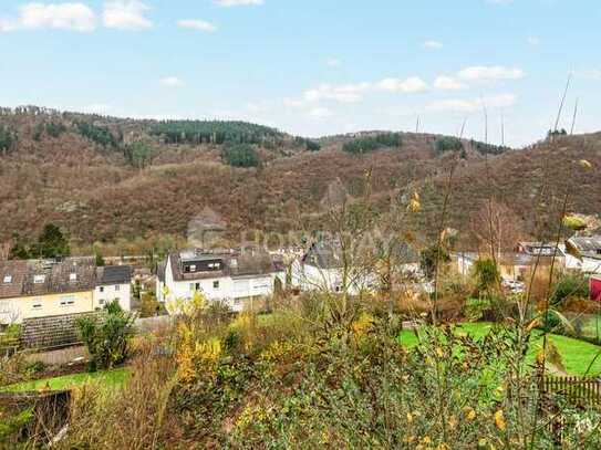 Haus in Dornröschenschlaf – Renovierungsbedürftige DHH samt Einliegerwohnung auf großem Grundstück