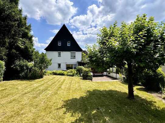 Großzügiges Einfamilienhaus mit Einliegerwohnung und wunderbarem Gartengrundstück!