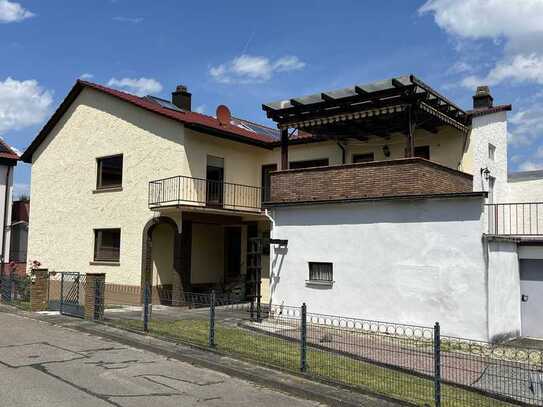 *Provisionsfrei* Sonnige Doppelhaushälfte in Pfinztal-Wöschbach