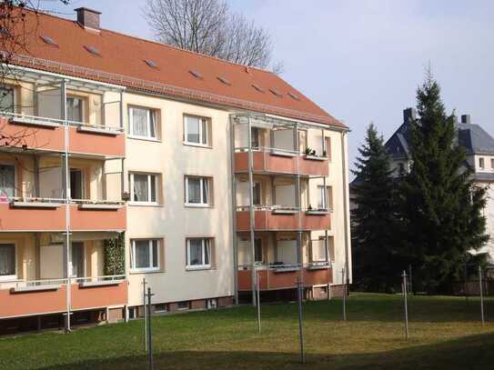 3-Raum-Wohnung mit flacher Dusche und Balkon
