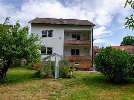 großzügiges Zweifamilienwohnhaus mit großem Grundstück in Stadtmitte