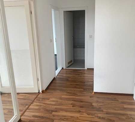 Gemütliche 2, Zimmer Wohnung mit Balkon und Einbauküche