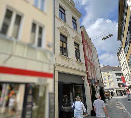 Geschäftshaus nach Revitalisierung in der Bonner Fußgängerzone zu vermieten
