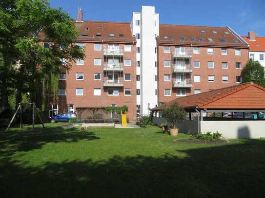 Südstadt - sonnige Whg. mit Fahrstuhl, Einbauküche, Parkett und Balkon in gepflegtem Objekt