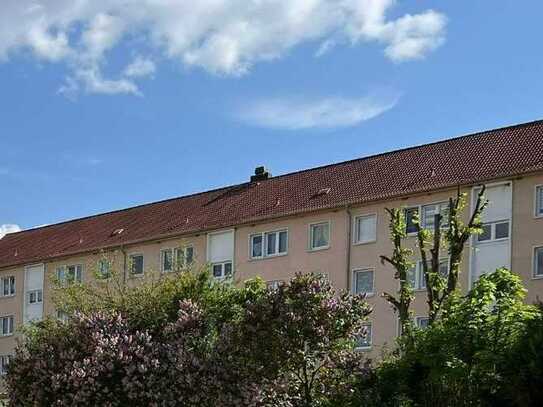 Frisch renovierte 3-Zimmer Wohnung im 1.OG mit Balkon!