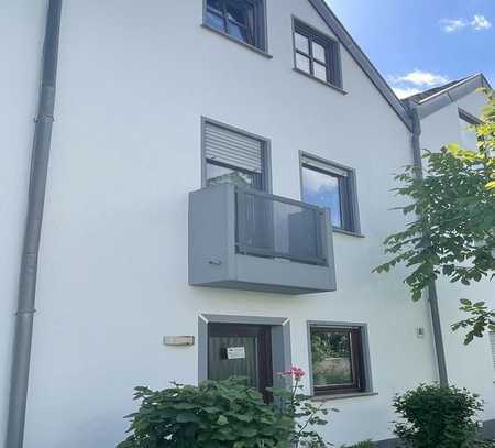 Reihenmittelhaus mit Dom- sowie Fernblick über Limburg an der Lahn mit Terrasse, Garten und Garage