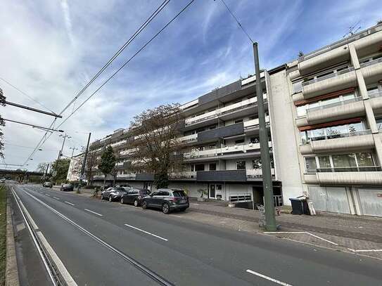 Düsseldorf Oberkassel - sanierte Wohnung mit Balkon und Aussicht auf den Rhein zur Miete