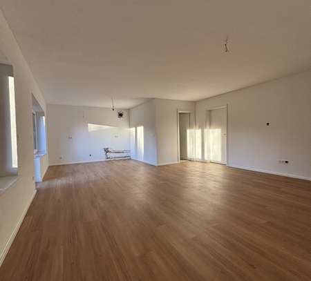 2 Zimmer-Wohnung | ca. 30qm große Terrasse am Feldrand | Erstbezug nach Kernsanierung