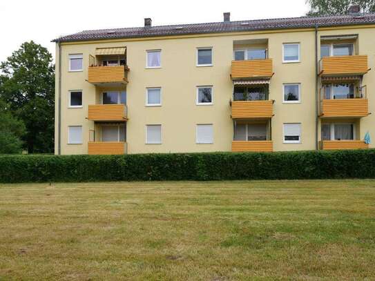 Preissenkung! Stadtnah im Grünen: Bezugsfreie 3-Zi-ETW mit Balkon + Garage Nähe HUK / Lauterer