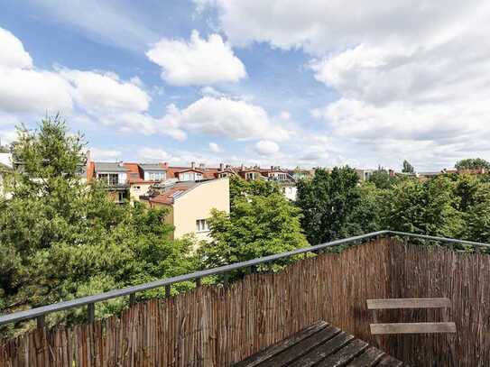 Zw. Arkona- und Zionskirchplatz: 2-Zimmerwohnung mit Ost-/West Ausrichtung, Balkon, Blick ins Grüne