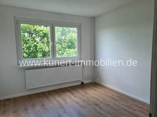 Frisch sanierte 4-Raum-Wohnung mit Balkon und Fahrstuhl in guter Wohnlage von Halle-Süd zu vermieten