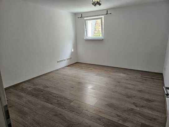 2 RÄUME IM SOUTTERAIN (WG) / KEINE WOHNUNG