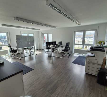 Helles Büro mit 62,8m² an B300, Gewerbepark Acht 300