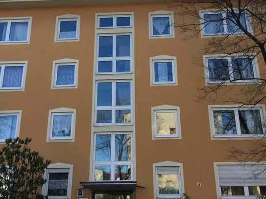 Schöne helle 2-Zi-Whg mit Balkon in Schwabing-Milbertshofen, Nähe Schleißheimerstrasse