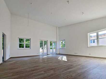 Großzügige neuwertige 3-Zimmer-Wohnung mit Dachterrasse in zentraler ruhiger Lage