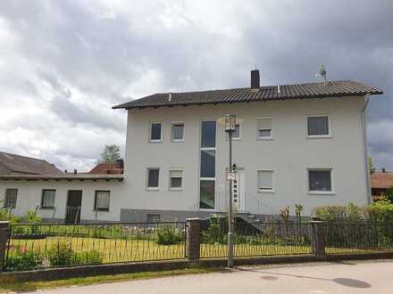 Helle, ruhige 3-Zimmer-Hochparterre-Wohnung mit Balkon in Pfatter
