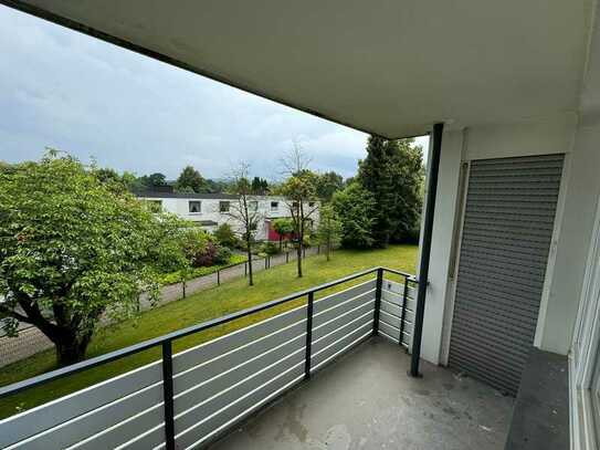 Geschmackvolle 3-Raum-Wohnung mit Balkon und EBK in Bielefeld
