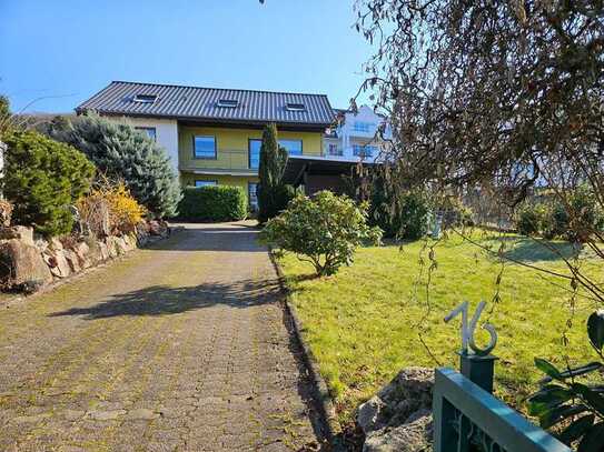 Große helle Dreizimmerwohnung im Erdgeschoss eines Dreifamilienhauses in Unkel zu vermieten