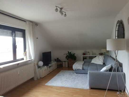 3 Zimmer Dachgeschoss Wohnung mit Gartennutzung