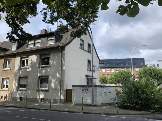 Provisionsfrei !! Gepflegtes 3-Familienhaus !!